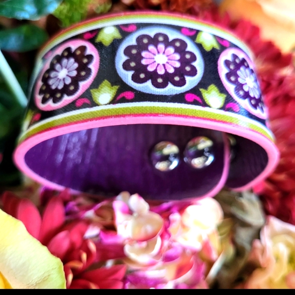 SO COLORFUL AND FUN VERA WANG CUFF 💜💗💚